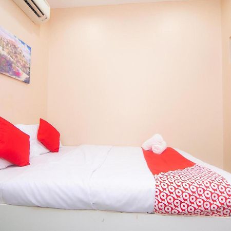 Oyo 1224 Hotel Hajah Rohayah Танджунг Малим Екстериор снимка