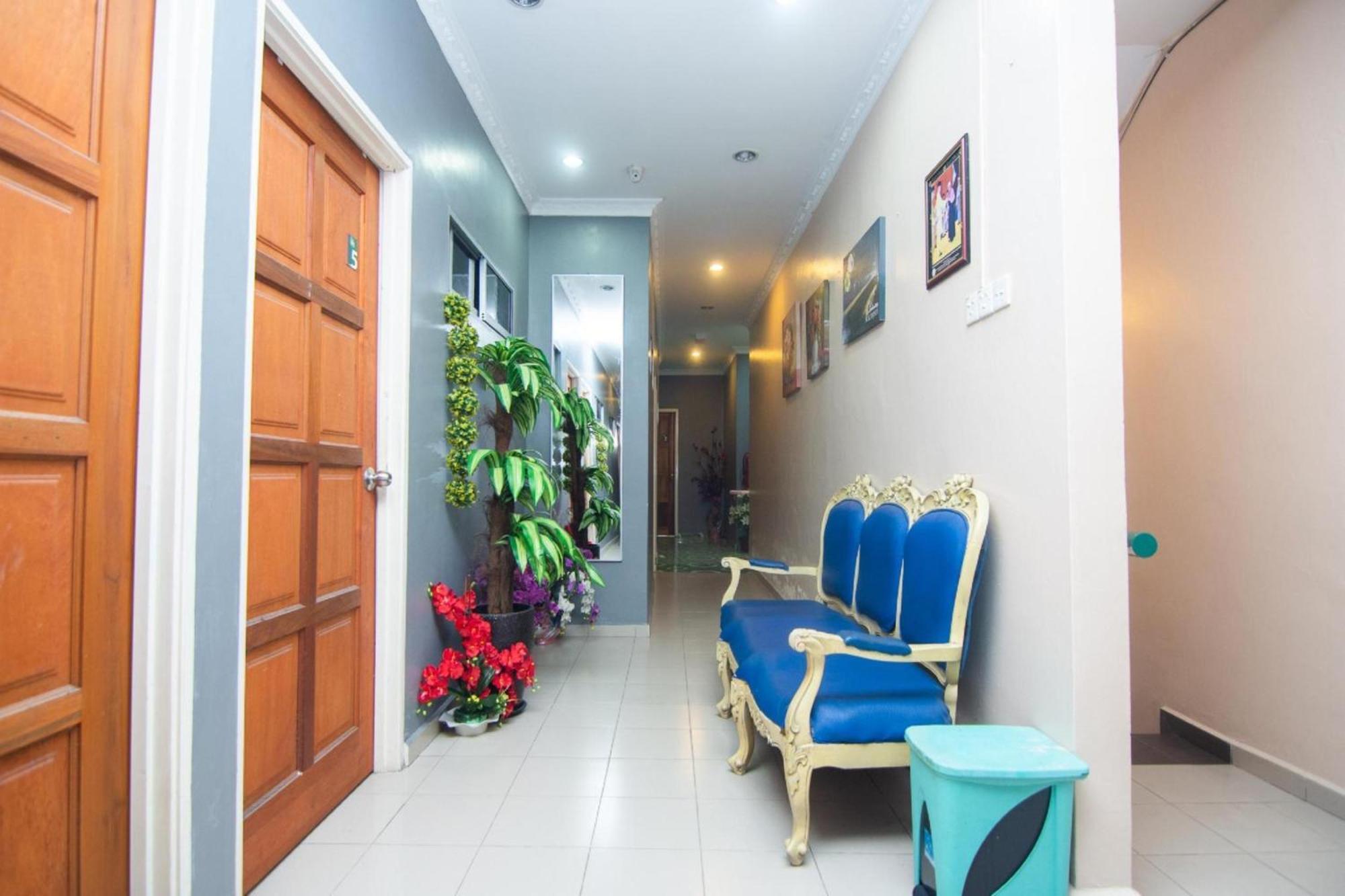Oyo 1224 Hotel Hajah Rohayah Танджунг Малим Екстериор снимка