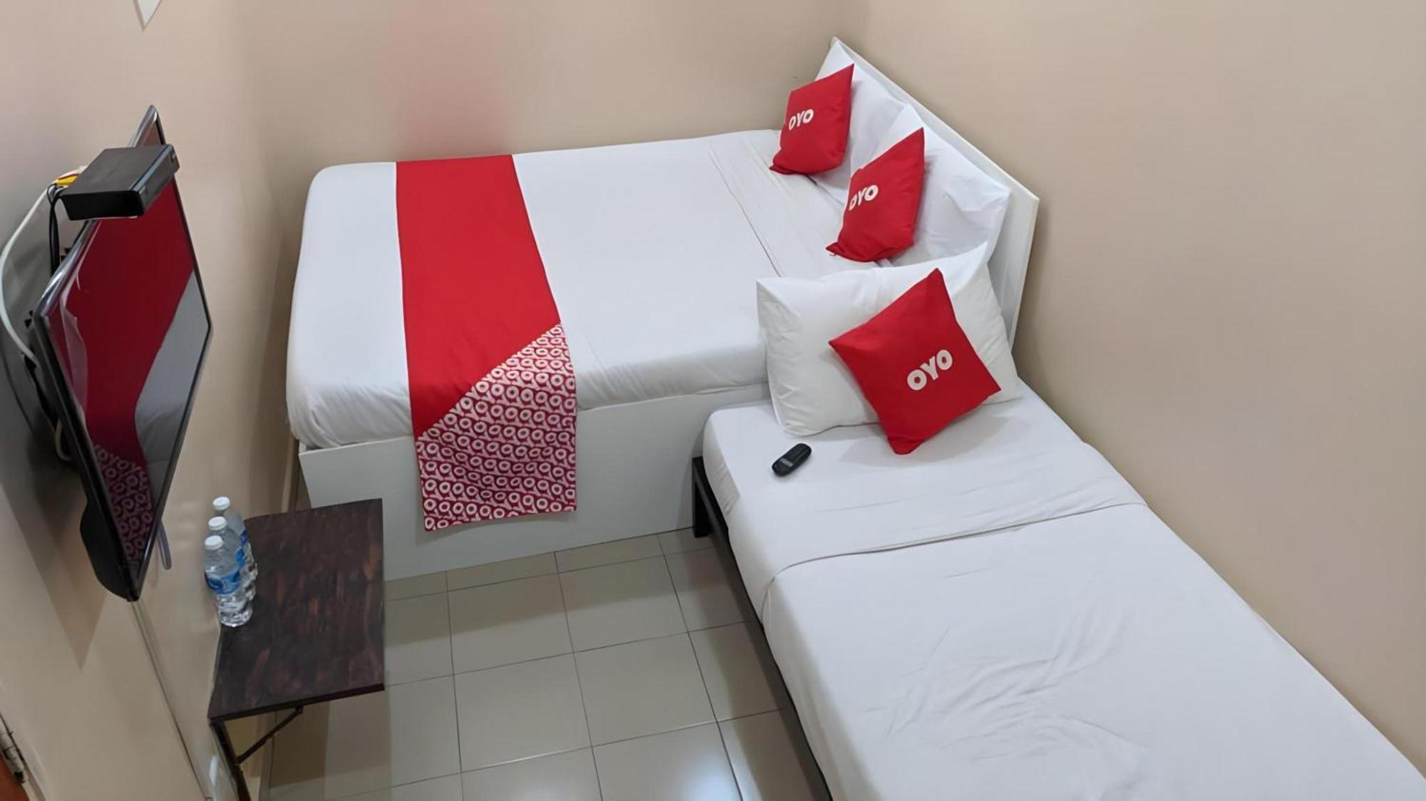 Oyo 1224 Hotel Hajah Rohayah Танджунг Малим Екстериор снимка
