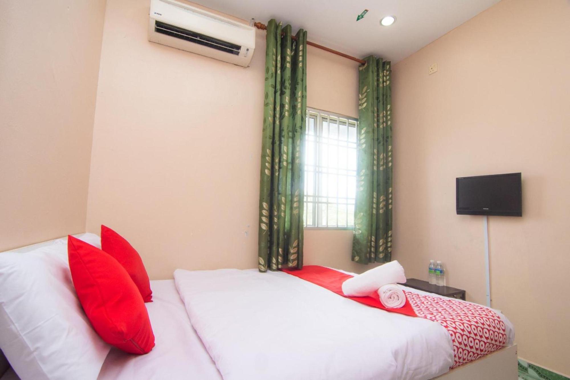 Oyo 1224 Hotel Hajah Rohayah Танджунг Малим Екстериор снимка
