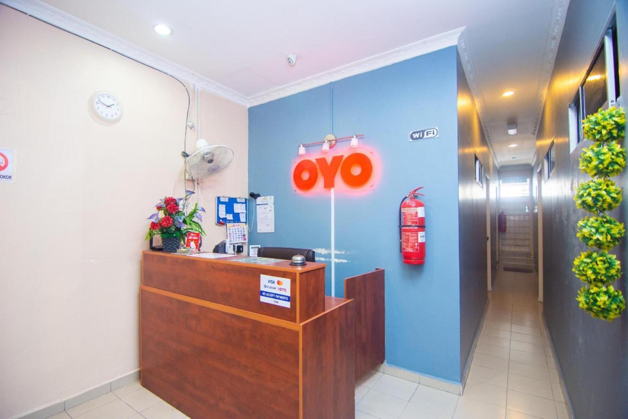 Oyo 1224 Hotel Hajah Rohayah Танджунг Малим Екстериор снимка
