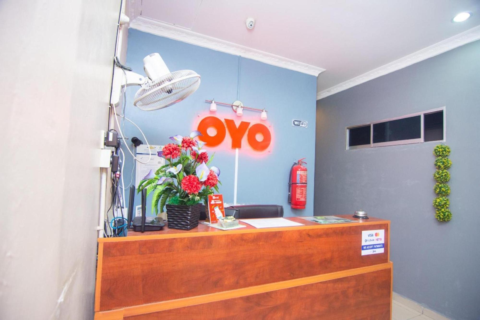 Oyo 1224 Hotel Hajah Rohayah Танджунг Малим Екстериор снимка